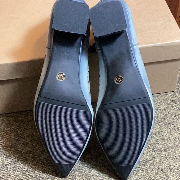 HZM - Washed Gray Eyelet-Detail Leather Pointed-Toe Pump - size 35 (5.5) - new - Picture 8 of 9